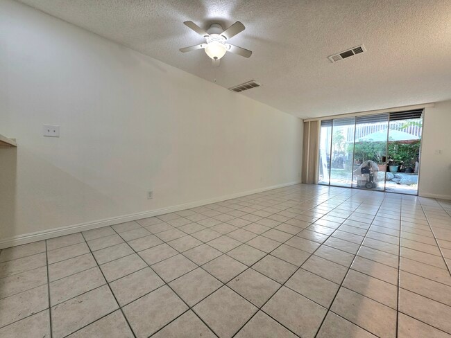 Building Photo - 25369 Pine Creek Ln