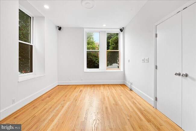 Building Photo - 1830 17th St NW