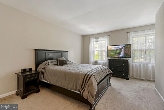 Building Photo - 7930 Bubbling Brook Cir