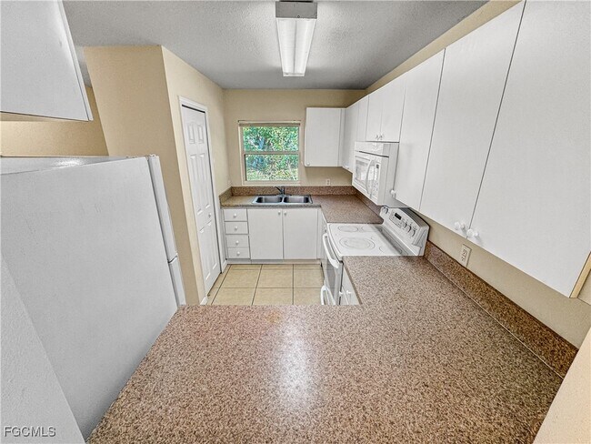 Building Photo - 1321 SE 8th Ave