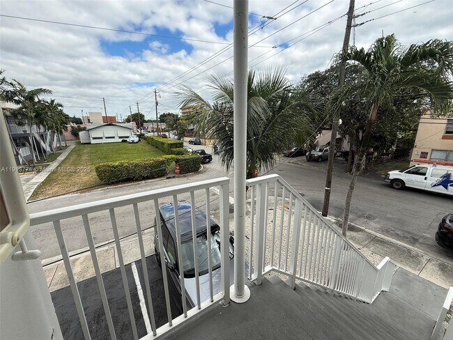 Building Photo - 200 SW 19th Ave