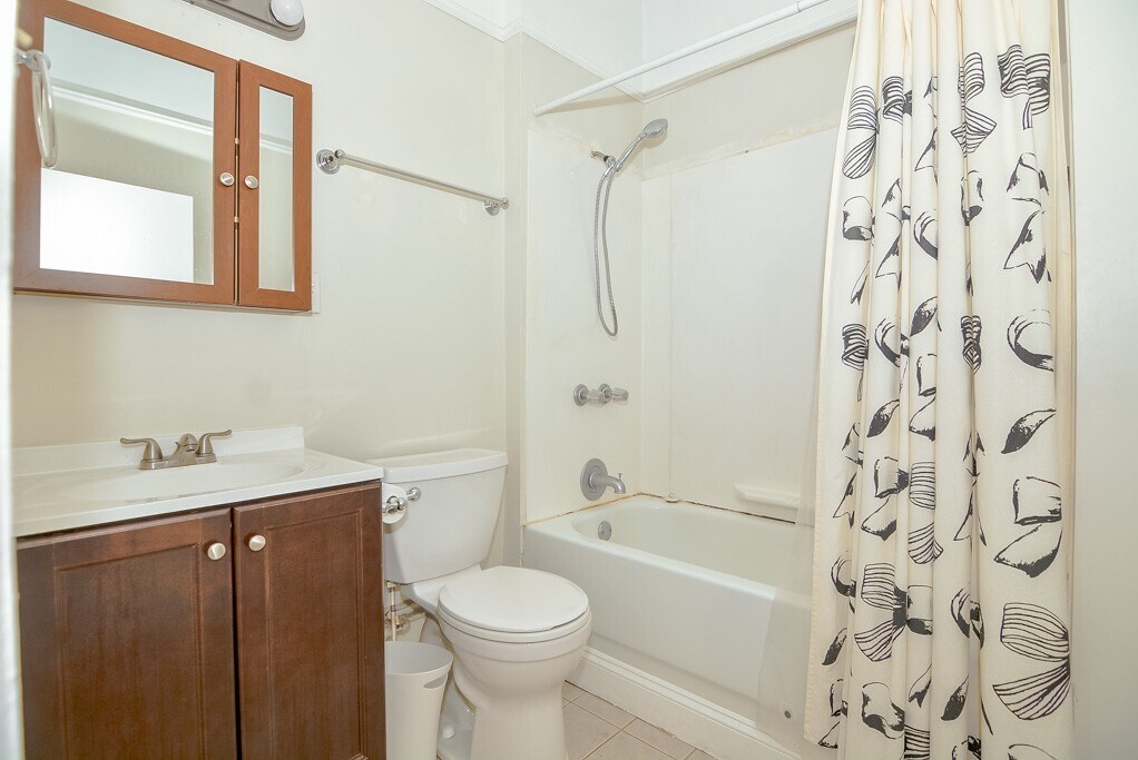 Building Photo - 1741 W Huron St