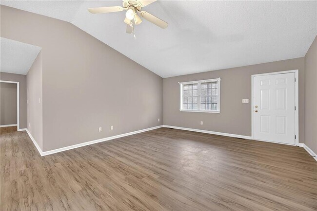 Building Photo - 176 White Tail Hills Dr