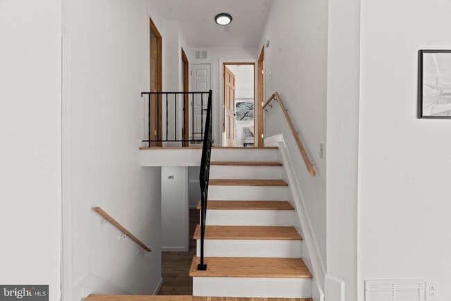 Building Photo - 209 Front St