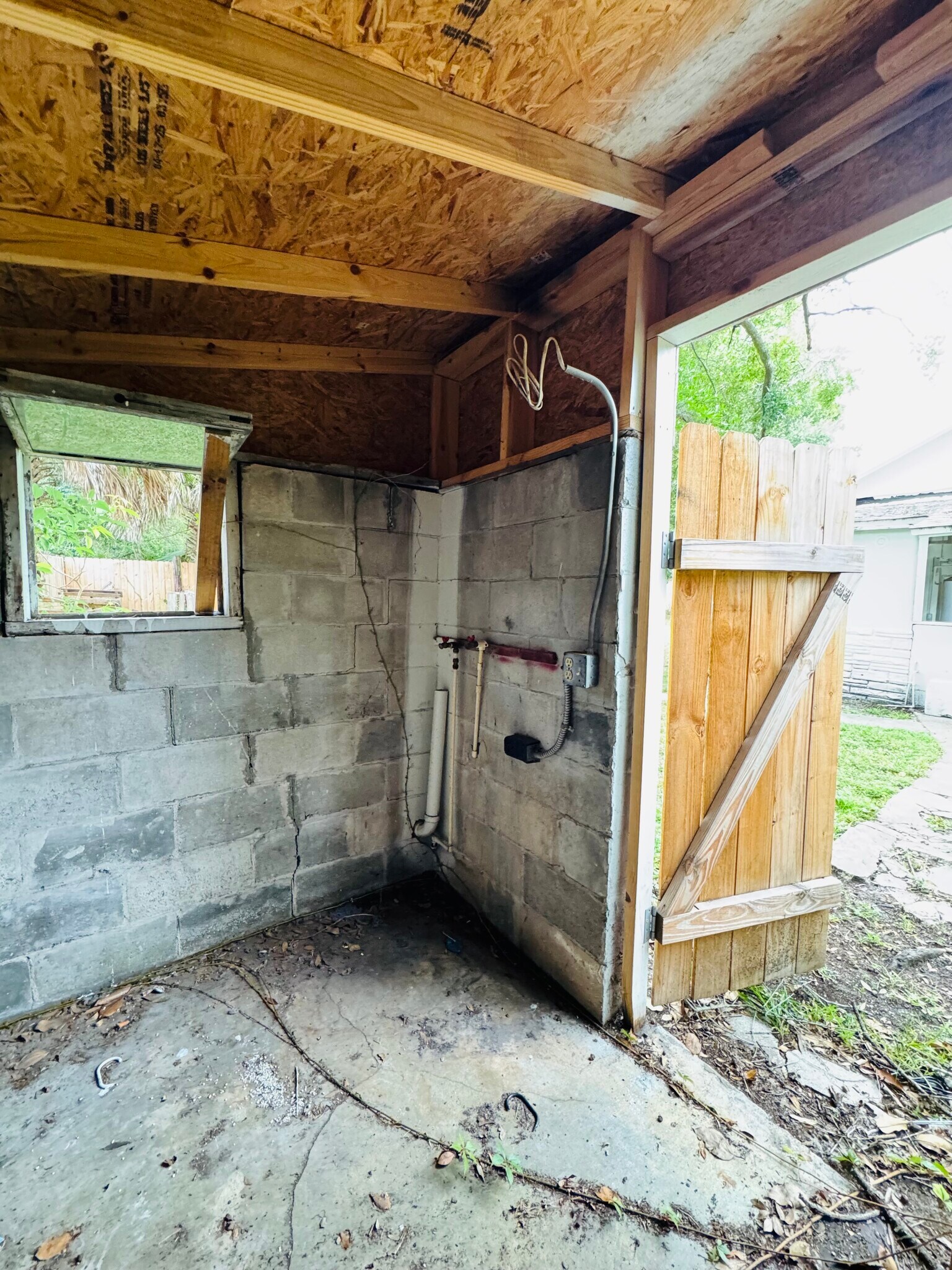 Washer/dryer hookup - 1256 Bridier St