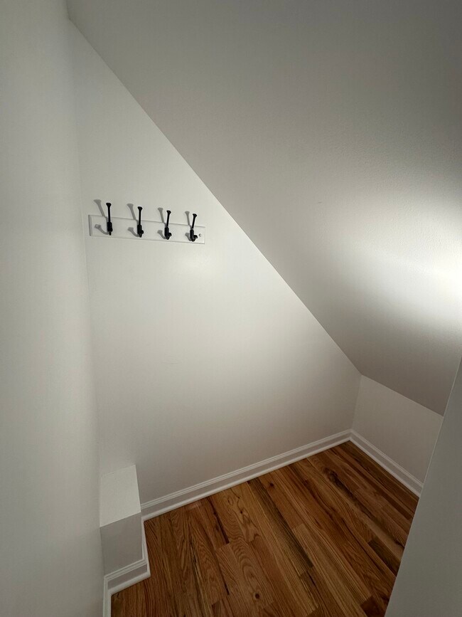 Building Photo - 17 Church St