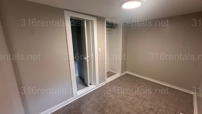 Building Photo - $700 - 2 bed 1 bath - Single Family Home