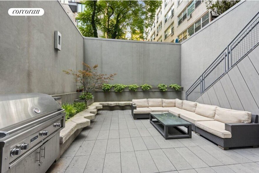 Building Photo - 123 3rd Ave