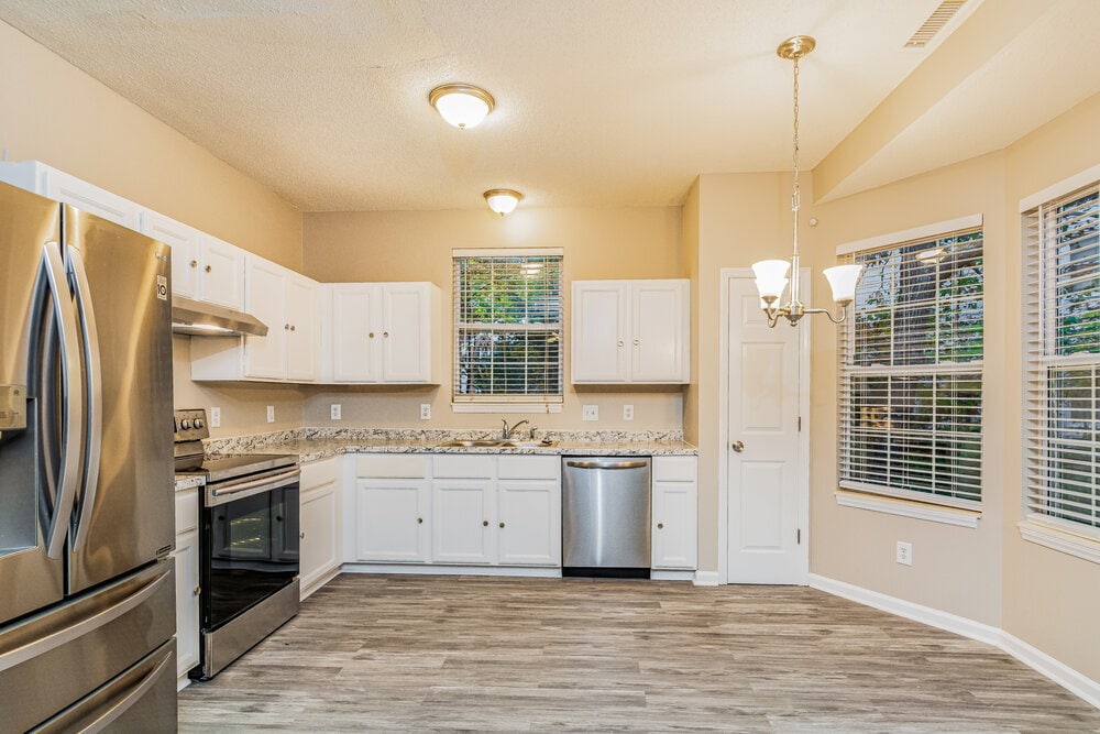 Building Photo - 6805 Coventry Ridge Rd