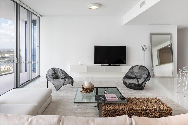Building Photo - 17475 Collins Ave