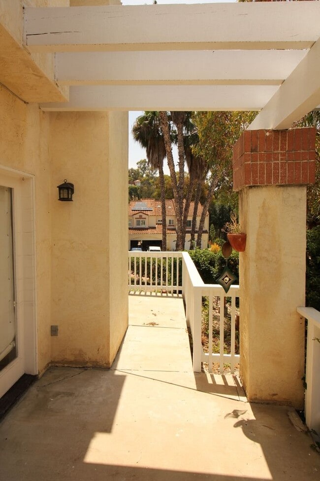Building Photo - Large Carlsbad Townhouse, 2 Primary Bedroo...