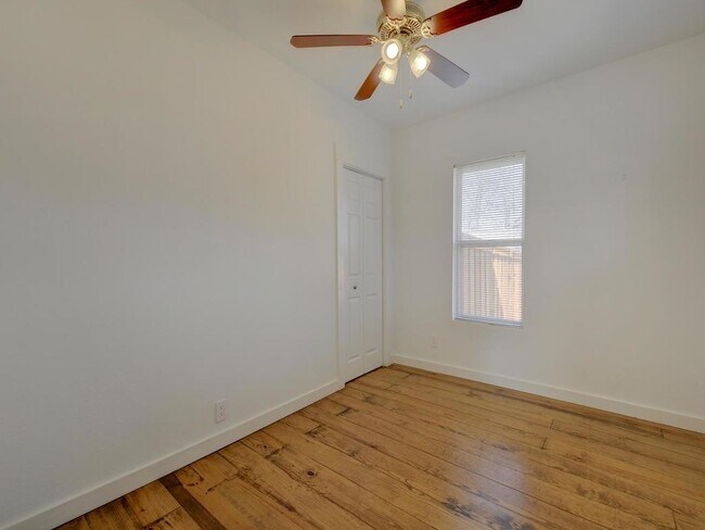 Building Photo - 2106 Holly St