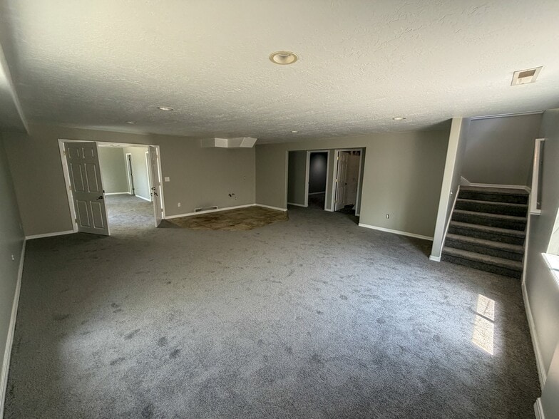 Building Photo - 11246 Glen Croft Ln