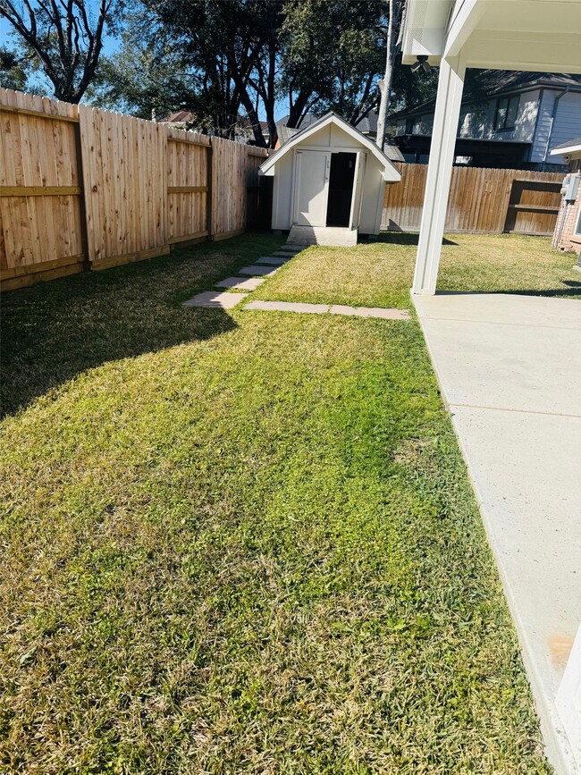 Building Photo - 8403 Battleoak Dr