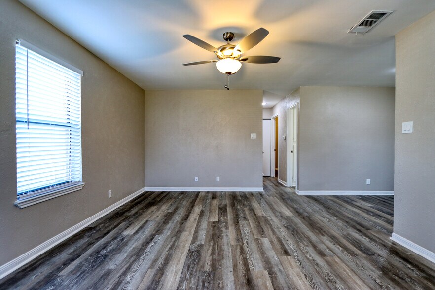 Building Photo - 2105 Interurban Blvd