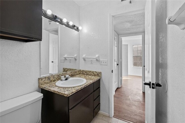 Building Photo - 2101 Blueberry Ln
