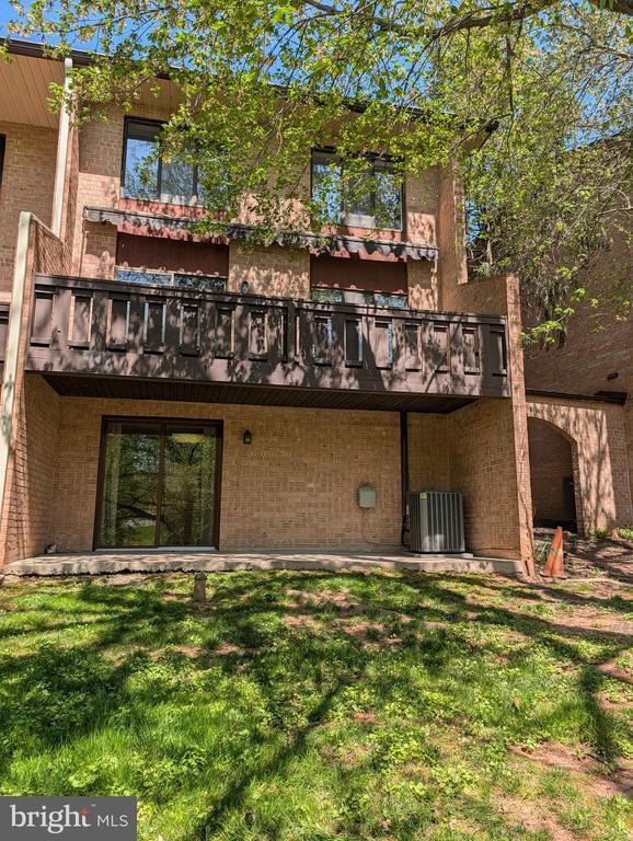 Building Photo - 214 Stonybrook Dr