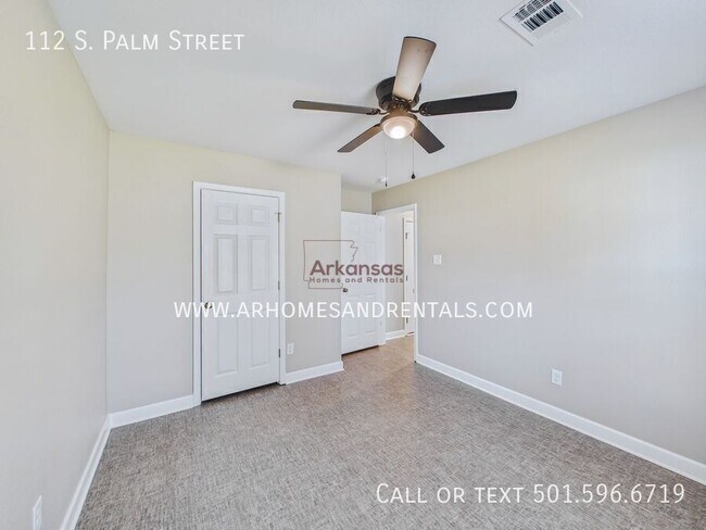 Building Photo - 112 S Palm St