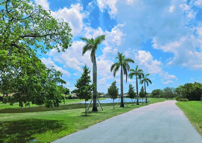 Building Photo - 5890 Sugar Palm Ct