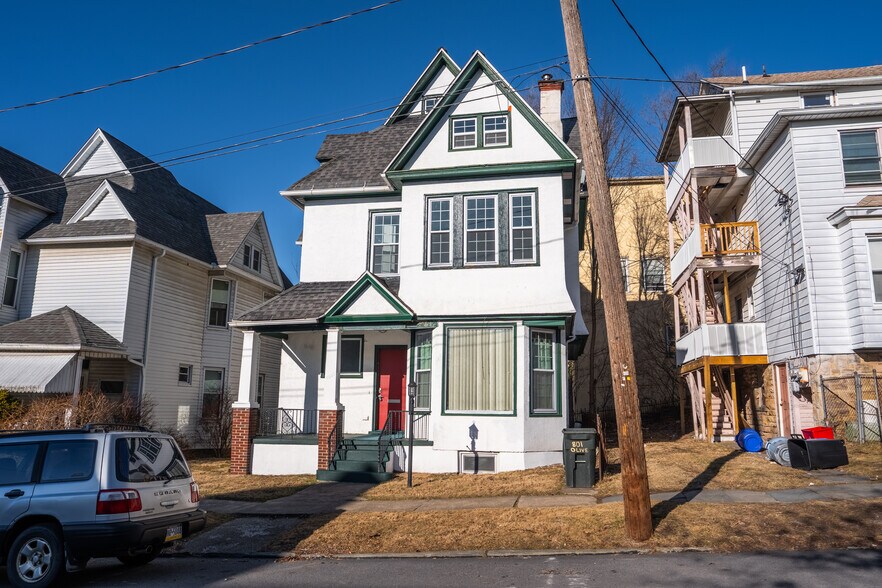 Building Photo - 1021 Olive St