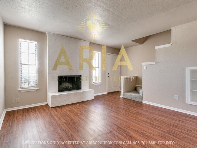 Building Photo - Spacious 2 Bed/1.5 Bath Townhouse in East ...