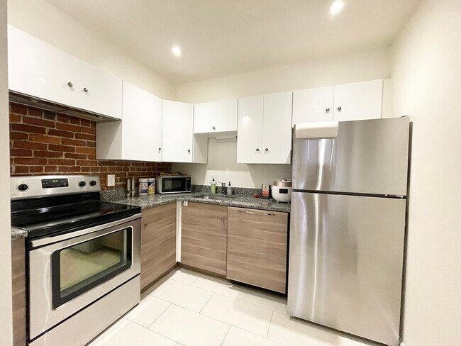 Primary Photo - 73 Gainsborough St