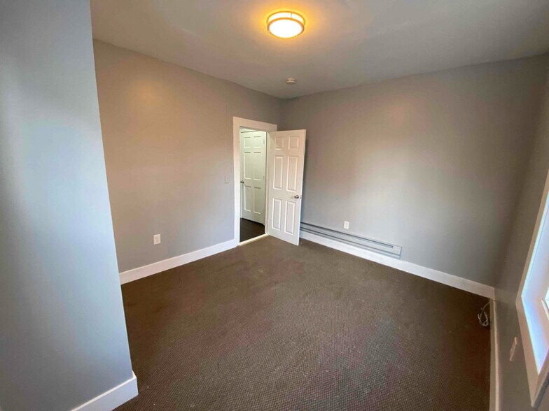 Building Photo - 102 Endicott St