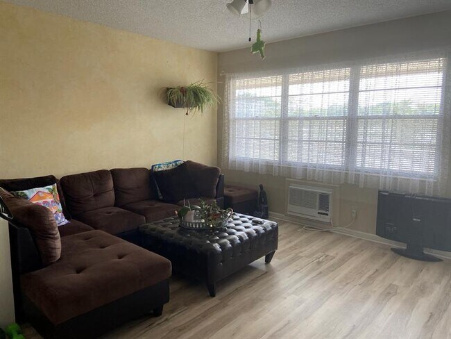 Building Photo - 161 Ventnor Dr