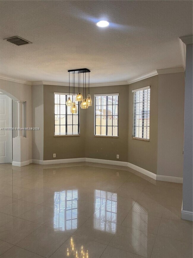 Building Photo - 1605 Passion Vine Cir