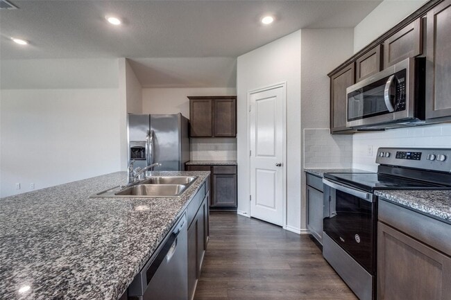 Building Photo - 808 Saddle Horn Way