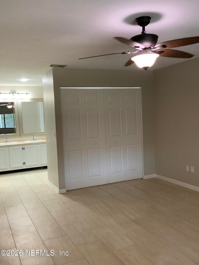 Building Photo - 1809 Kings Way