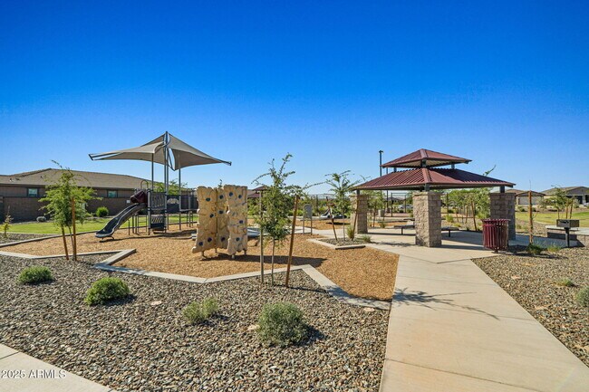 Building Photo - 16006 W Cottontail Ln