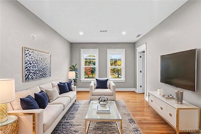 Building Photo - 2342 Seneca St