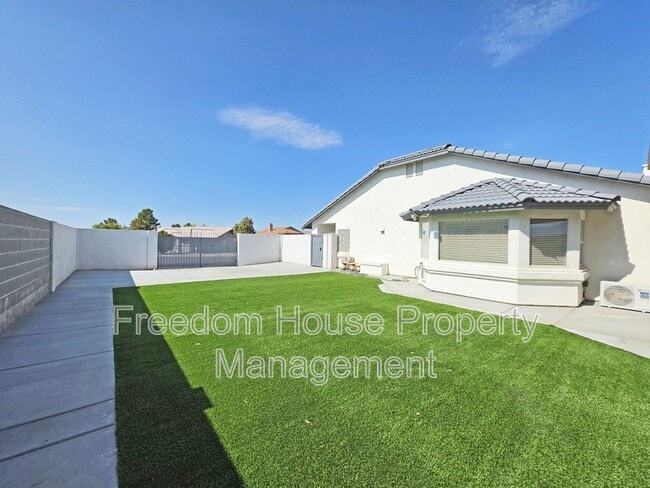 Building Photo - 3630 E Vineyard Dr N