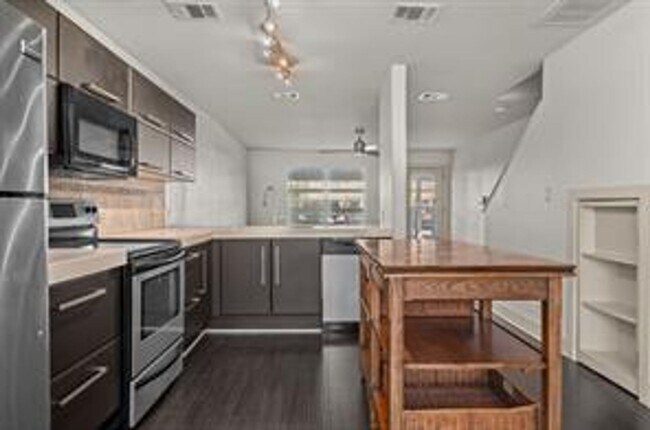 Building Photo - 1101 Grove Blvd