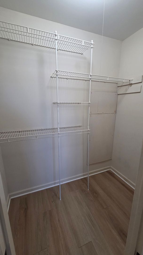 Building Photo - Charming 2 Bedroom Townhouse