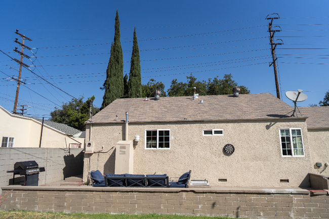 Building Photo - 4412 W Verdugo Ave