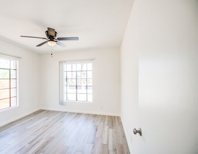 Building Photo - 322 N 17th Dr