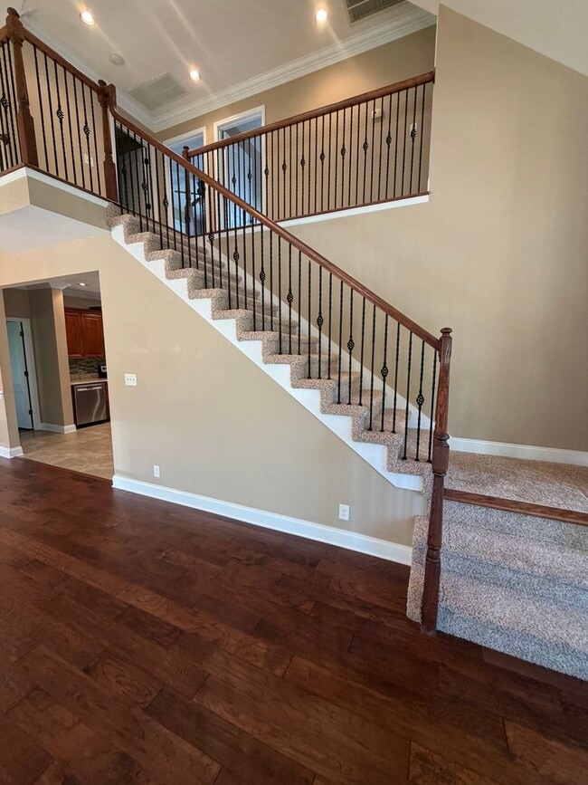 Building Photo - Spacious 4 Bedroom 2 1/2 Bath Home For Rent in Sango Area!