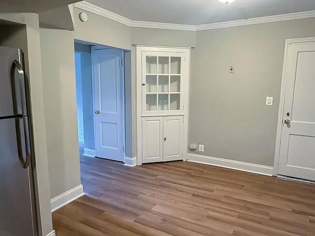 Building Photo - 1470 Antoinette Ave