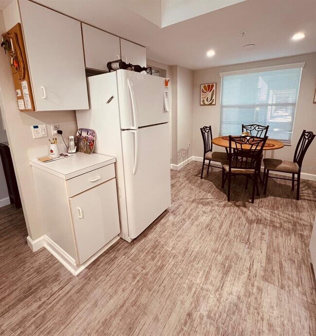 Building Photo - 9300 Clubside Cir