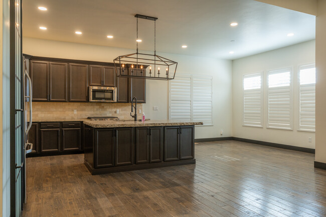 Building Photo - 2094 Two Wood Dr