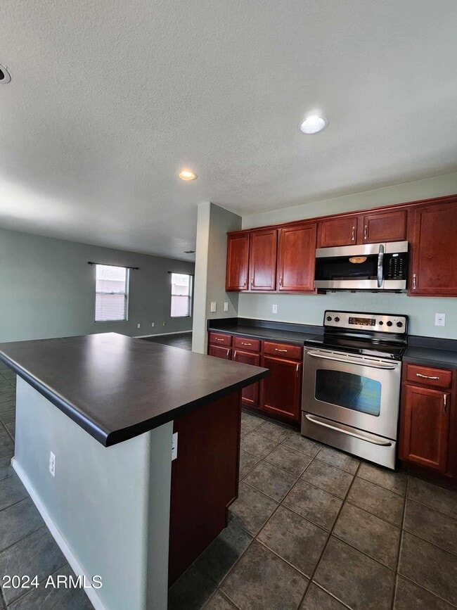 Building Photo - 40443 W Helen Ct