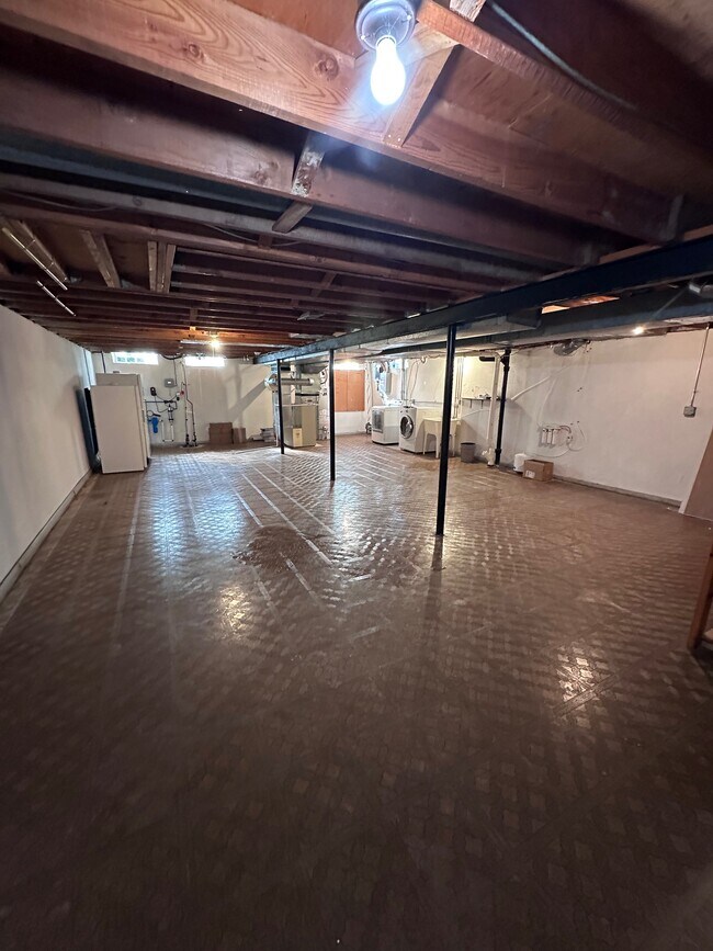 Building Photo - 2843 Teasdale Dr