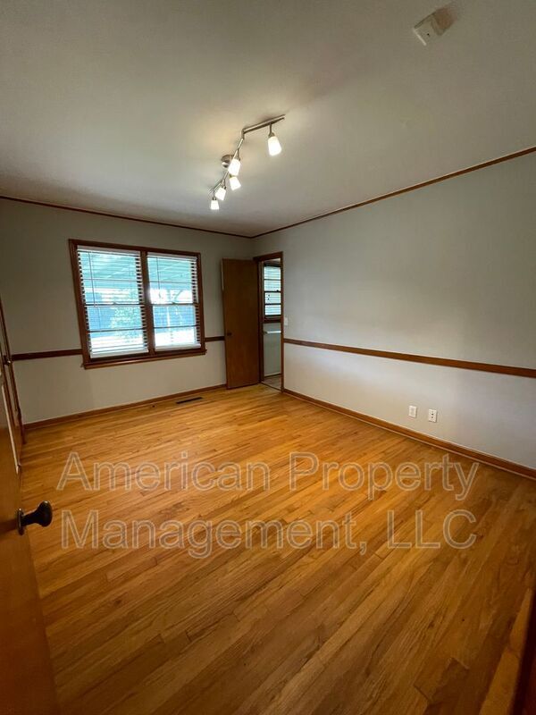 Building Photo - 2644 S Winston Ave