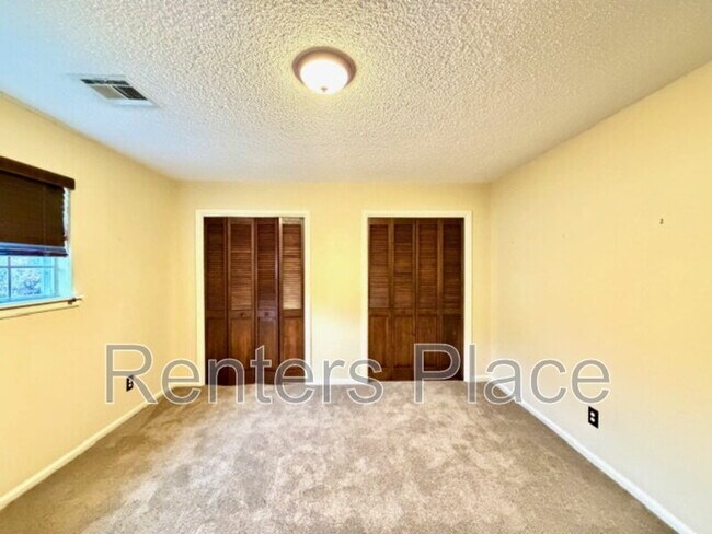 Building Photo - 5724 E 65th Pl