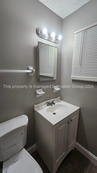 Building Photo - 522 Clermont Ave S