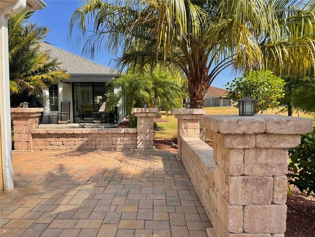 Building Photo - 4167 Victory Dr