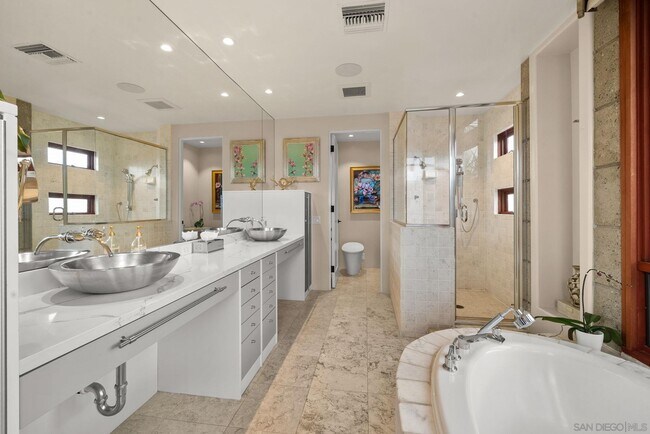 Building Photo - 257 Playa Del Sur St