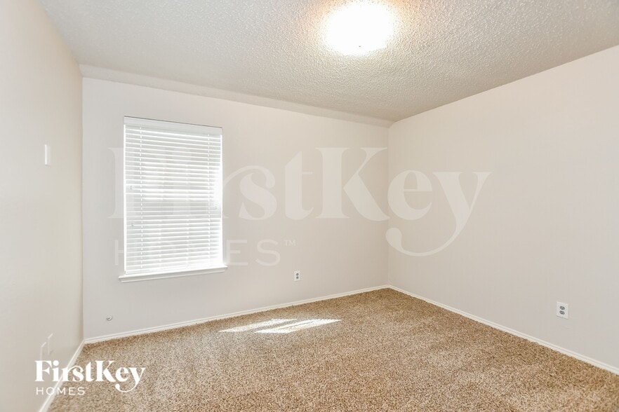 Building Photo - 1008 Hanover Dr